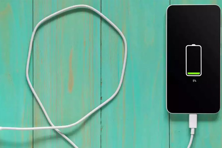 عمر باتری گوشی خود را طولانیتر کنید: چرا ۸۰٪ بهترین انتخاب است؟