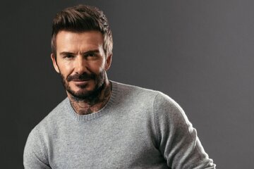 عکس | استایل خاص دیوید بکام و همسرش مقابل موزه لوور پاریس