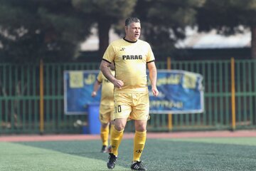 عکس | جایزه تاریخی علی دایی بیارزش شد!