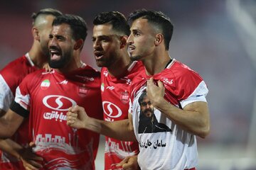 عکس| صدر موقتا قرمز شد