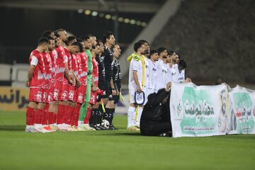 عکس| فرار مدافع استقلالی از کارت قرمز مقابل پرسپولیس