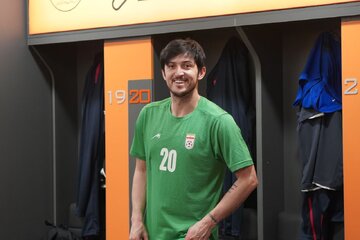 عکس | قاب عاشقانه سردار آزمون و خانوادهاش کنار سفره هفتسین