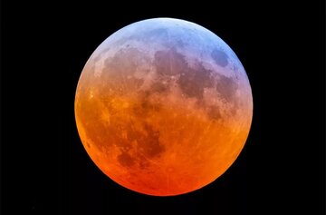 عکس | هاله آبی روی ماه خونین