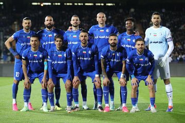 عکس| کریستیانوی آبی پوش روی پوستر استقلال