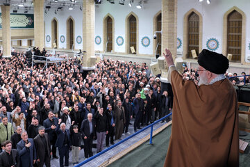 عکسی از سردار بلندپایه سپاه در بیت رهبری/ حسین طائب هم بود