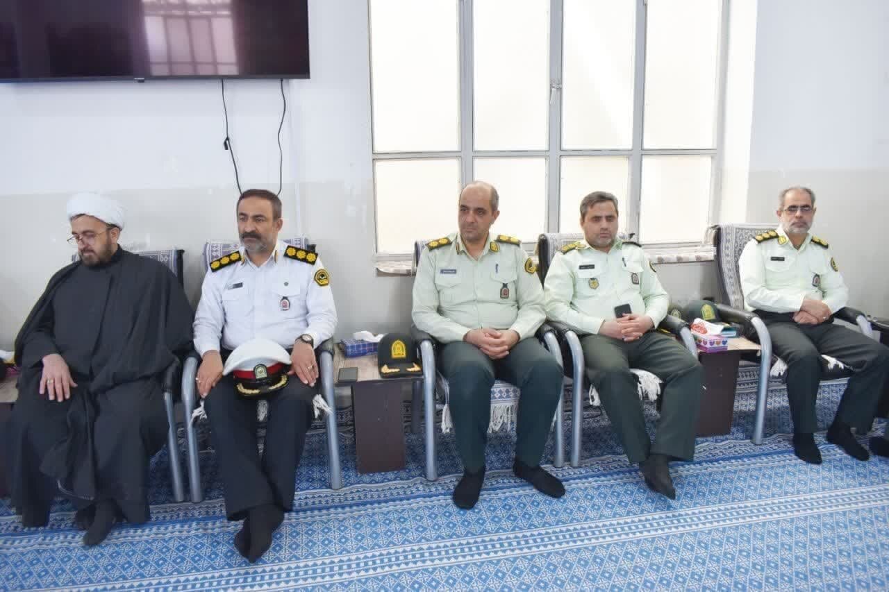 آیت الله اعرافی در دیدار با فرمانده انتظامی استان یزد آیت الله اعرافی در دیدار با فرمانده انتظامی استان یزد