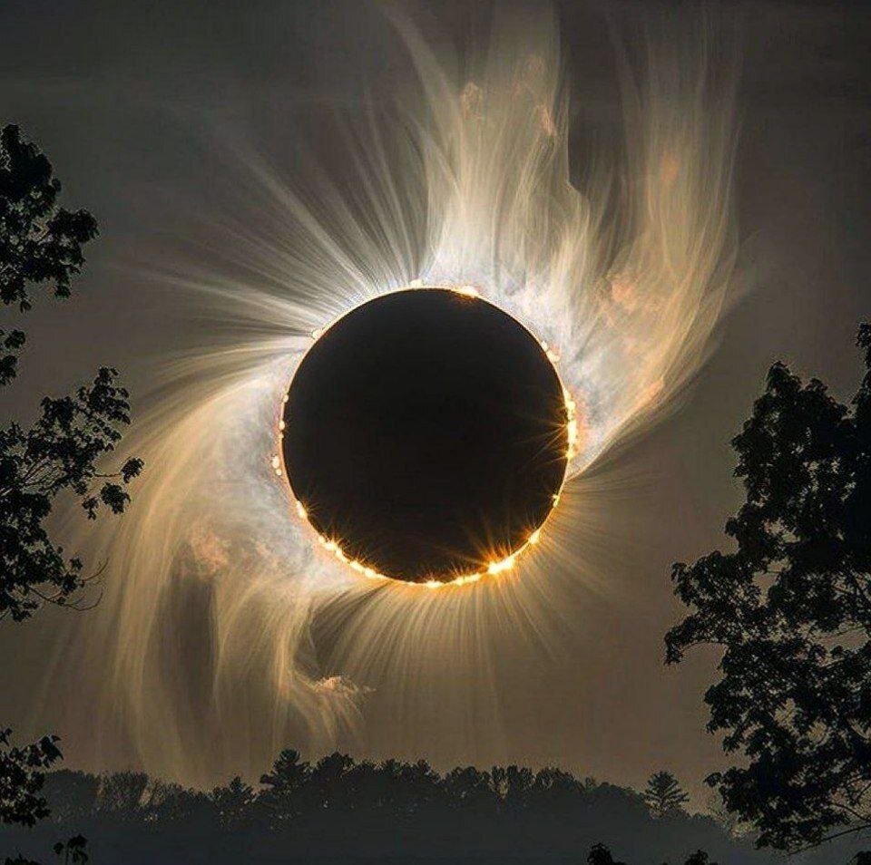 ماهگرفتگی کلی و خورشیدگرفتگی حلقوی؛ رویدادهای جذاب نجومی سال ۱۴۰۴