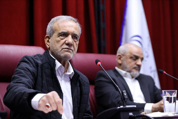 پزشکیان: در ایران روی گنج نشستهایم، برازنده ما نیست اینگونه باشیم که الان هستیم/ با تحریم نفت ایران نمی توانند مشکلی برای ما ایجاد کنند