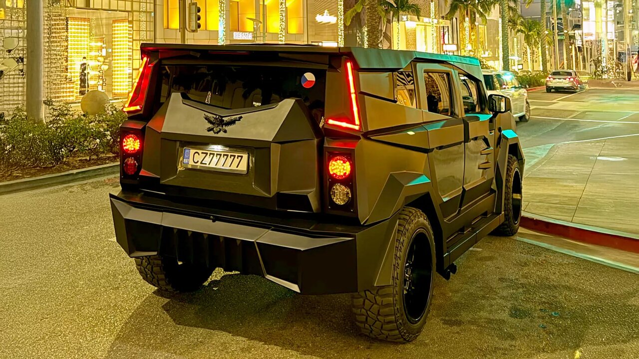 پوست کروکدیل در عحیبترین شاسیبلند جهان /عکس