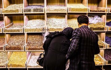 پیشبینی کرده بودیم فروش آجیل کم شود اما نه تا این حد/ کمبود آجیل نداریم تنها مشکل ما کاهش مشتریان است