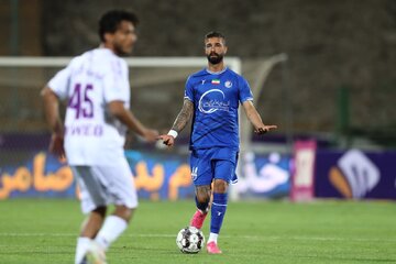 آرمین سهرابیان پس از لگد زدن به بطری/مصدوم بودم!