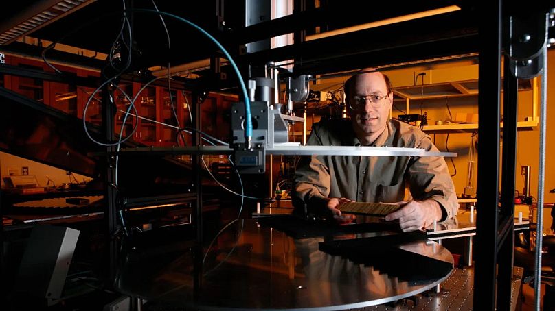 محققان در دانشگاه دوک در پی خلق فناوری خمیده کردن امواج مایکروویو به منظور نامرئیسازی