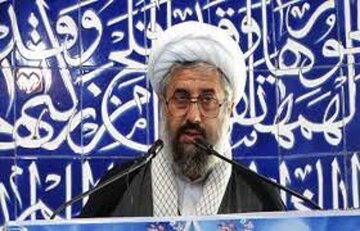 امام جمعه ملایر: با ناهیان از منکر برخورد قهری میشود اما با هنجارشکنان در آرامگاه فردوسی، تخت جمشید و حافظیه برخورد نمیشود