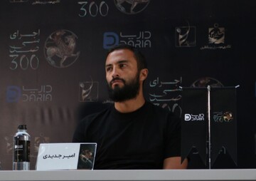 امیرجدیدی در زمین بازی/ عکس