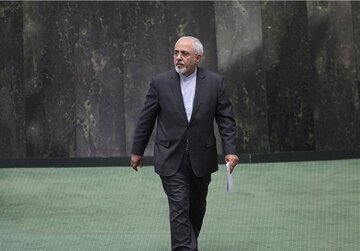 اولین واکنش ظریف به آغاز مذاکرات ایران و آمریکا: توپ در زمین آمریکاست/ هیئت ایرانی توانایی خود را برای رسیدن به توافق سودمند ثابت کرده است