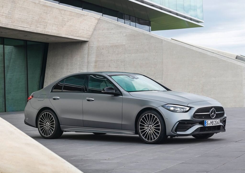 مرسدس بنز C200L 2025 وارداتی / نمای سه چهارم جلو