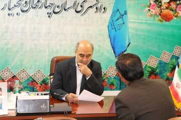 بررسی و رسیدگی به بیش از ۷۰ درخواست قضایی در ملاقات مردمی رئیس کل دادگستری چهارمحال و بختیاری