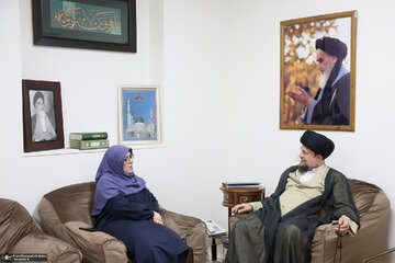 تصاویری از دیدار سخنگوی دولت پزشکیان در دفتر سیدحسن خمینی