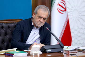 تصاویری از دیدار پزشکیان با اعضای انجمن بهره‌وری ایران