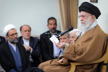 توصیه مهم رهبر انقلاب به مسئولان: توجه به همسران و فرزندانتان را فراموش نکنید/ برخی فراموش میکنند که وظایفی در خانه بهعهده دارند