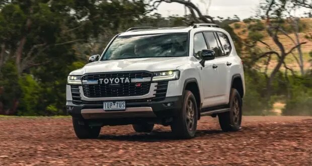 تویوتا لندکروز سری ۳۰۰، یک آفرودی واقعی / عکس