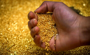 حداکثر قیمت دلار در سال ۱۴۰۴/ طلا به کدام سو میرود؟