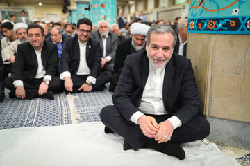 حمایت روزنامه اصول‌گرا از تیم مذاکره‌کننده/ عراقچی هنوز به مذاکره نرفته؛ برخی می‌گویند کجا می‌روی؟