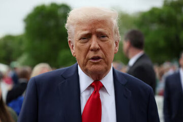 حمله ترامپ به نیویورک تایمز: گزارشی مغرضانه بود/ پیتر بیکر زندگینامه «کاملا چاپلوسانهای» دارد