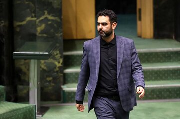 حمله ثابتی به گزینه احتمالی وزارت اقتصاد: آقای پزشکیان! کشور فرصتی برای آزمون و خطای جدید ندارد/ انتخاب اخیر دولت برای وزیر اقتصاد همتی به توان ۲ است