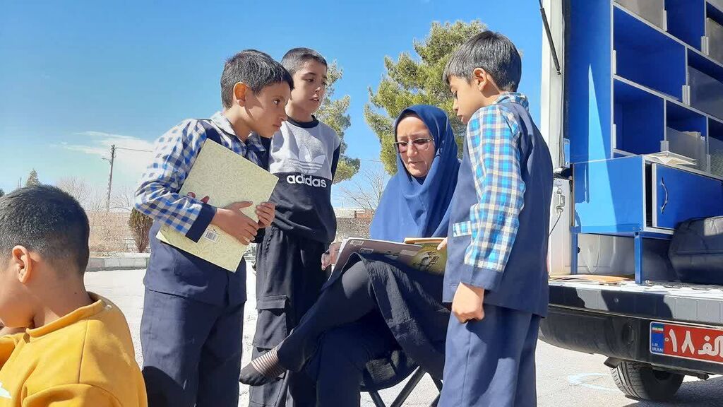 خانم مربیهای کانون پشت فرمان کتابخانههای سیار