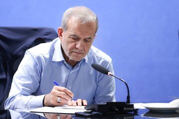 خوش و بش پزشکیان با نمایندگان احزاب+ تصویر