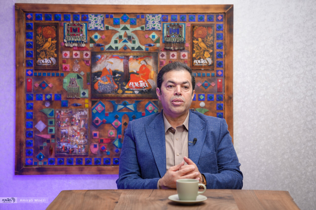 در دعوای سریال «پایتخت» بهتاش نماد آینده از دست رفته و هُما نماد نگاه رسمیِ سرکوبگر جوانان است/ از بهتاش و چک لیلا در «برادران لیلا» دفاع میکنم
