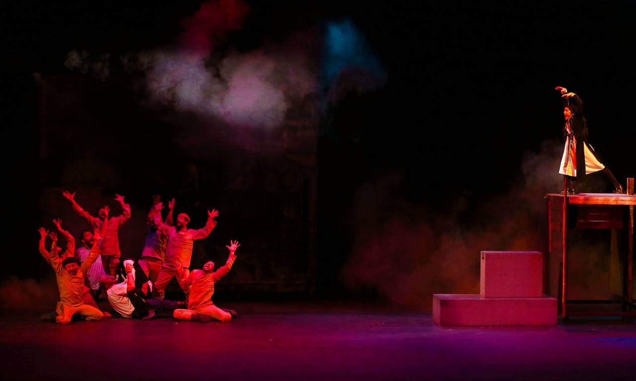 «ذرات آشوب» تجسمی هنرمندانه از نبرد روح جمعی است