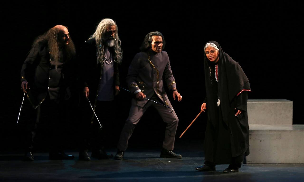 «ذرات آشوب» تجسمی هنرمندانه از نبرد روح جمعی است