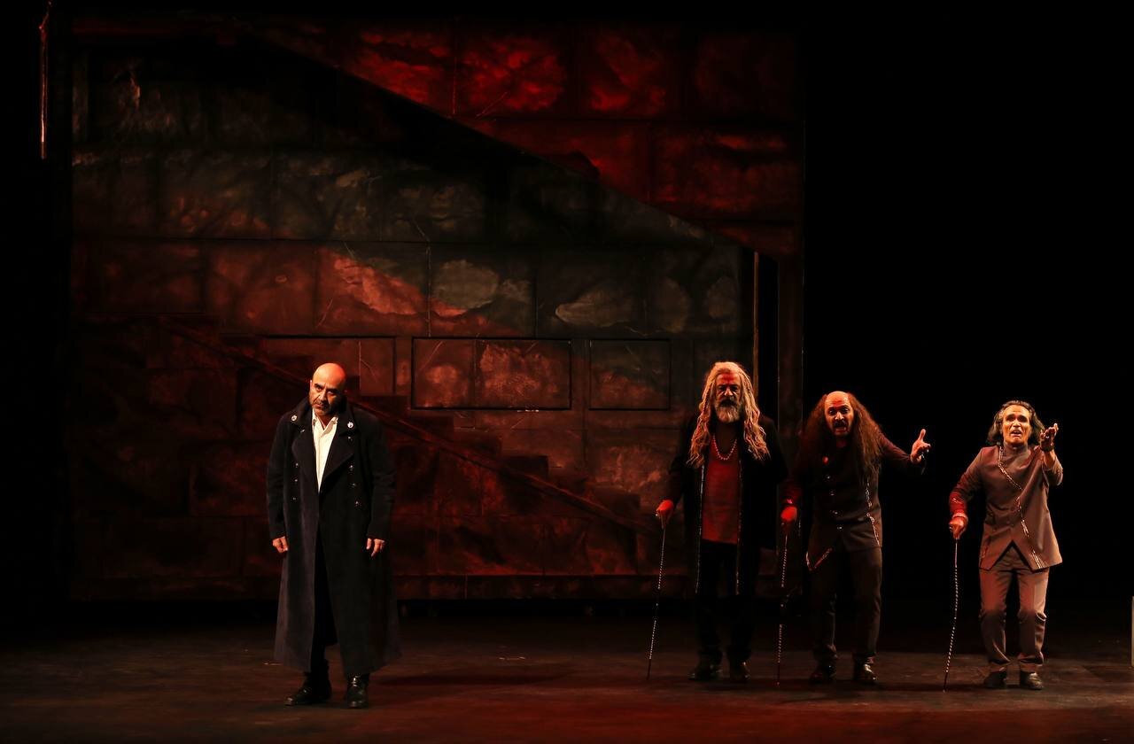 «ذرات آشوب» تجسمی هنرمندانه از نبرد روح جمعی است