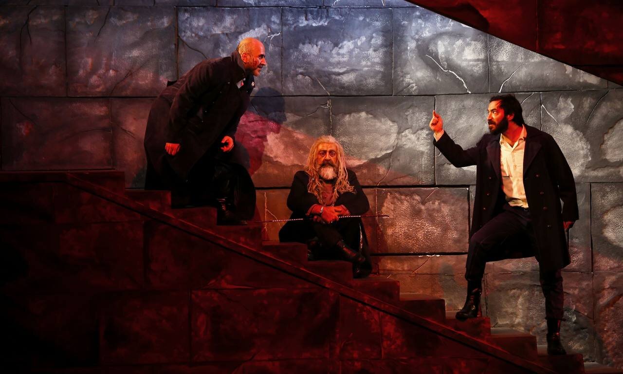 «ذرات آشوب» تجسمی هنرمندانه از نبرد روح جمعی است