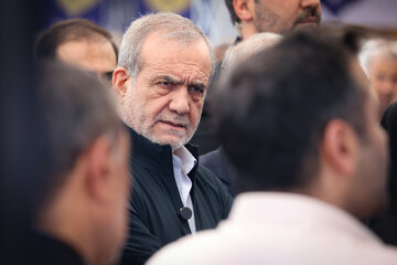 رئیس جمهور به صورت سرزده به وزارت ارشاد رفت