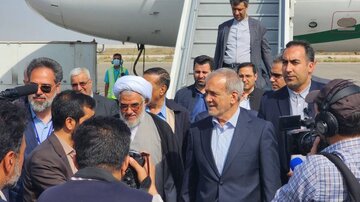 رئیس‌جمهور در فرودگاه بندرعباس چه گفت؟/ آمده‌ایم تا از نزدیک مسائل حادثه انفجار بندرعباس را پیگیری کنیم