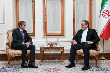 راز سفر گروسی به تهران؛ ایران با دست پٌر به مذاکرات غیرمستقیم با آمریکا میرود؟