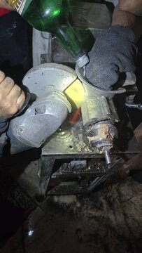 رهاسازی دست کارگر قنادی از داخل چرخ گوشت صنعتی در سنندج