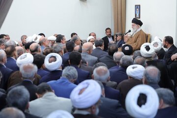 رهبر انقلاب: به گفتگوهای عمان نه افراطی خوشبین و نه افراطی بدبین هستیم/ اجرایی کردن شعار سال، دستور کار جدی سه قوه باشد
