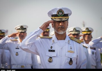 روایت دریادار سیاری از عملیات آزادسازی یک کشتی از دست دزدان دریایی، زیر مدار ۱۰ درجه/ تحریمها از ۶ ماه قبل از ۲۲ بهمن ۵۷، علیه ایران اعمال شد