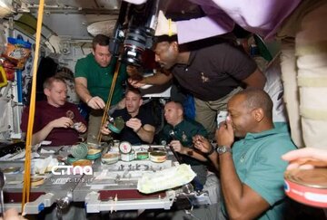 زندگی عجیب در ایستگاه فضایی /عکس