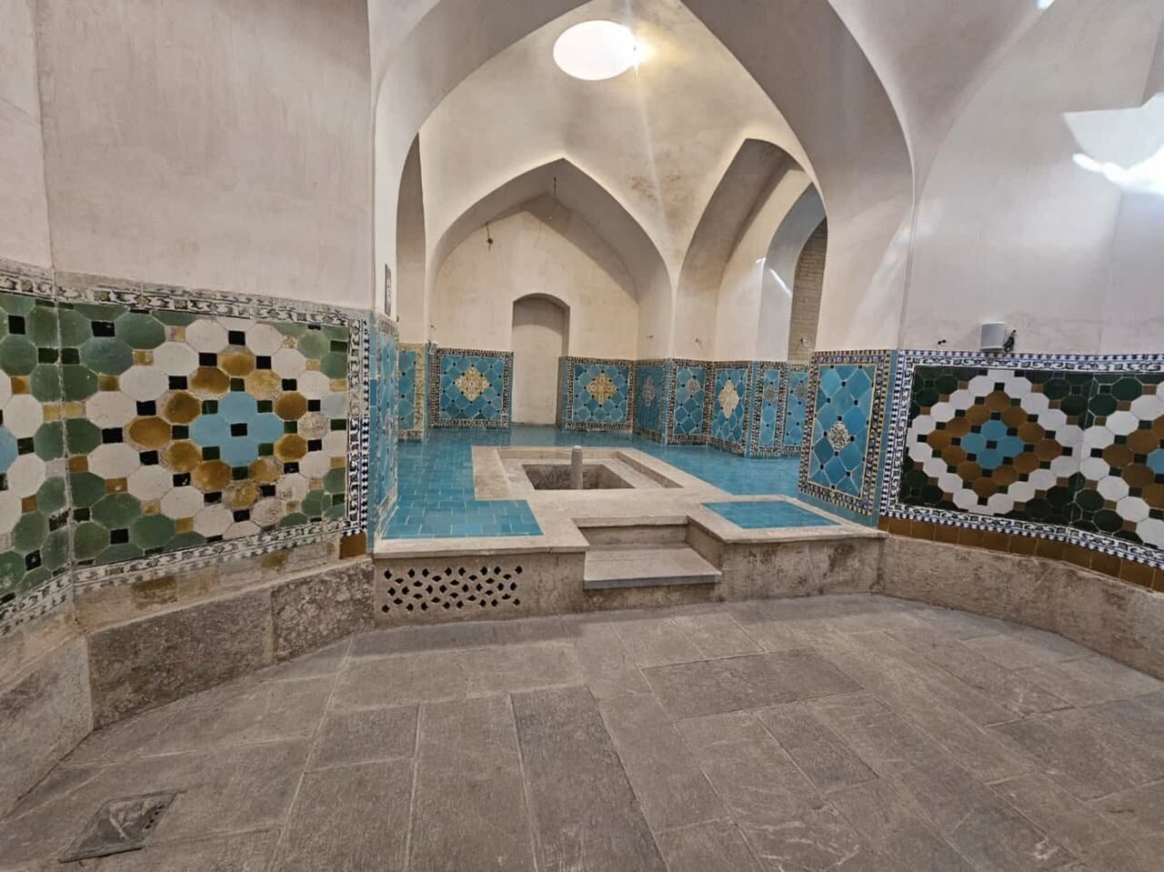 زیبایی حمام «شاهزاده‌ها» در بازار تاریخی «نصف‌جهان» به روایت «تصویر»