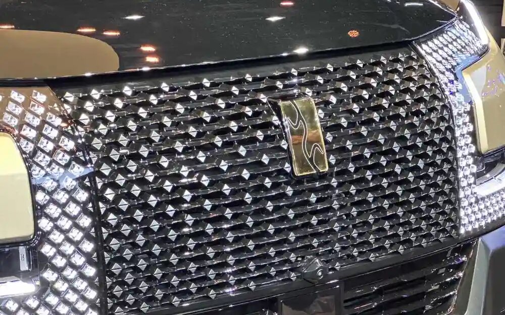 شاسی بلند لوکس چینی که به فناوری «چشم خدا» مجهز شد/ عکس