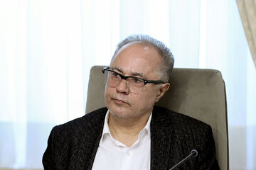 شهرام دبیری گفته بود عید سفر کجا می رود، اما سر از کجا در آورد؟