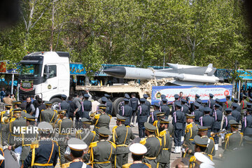 شکارچی پهپاد آمریکایی به میدان آمد/ کدام تجهیزات دفاعی ارتش به نمایش درآمد؟/ ادوات چهار نیروی مهم ارتش به شهرهای کشور آمدند
