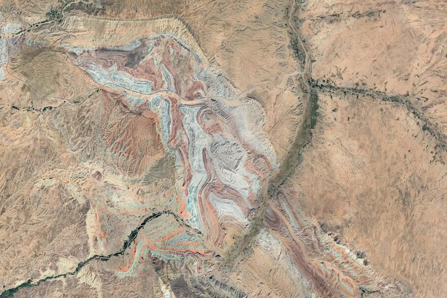 صخرههای چینخورده در ایران/ تیتر برگزیده وبسایت خارجی