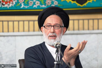 عضو مجمع مدرسین حوزه علمیه: عدم التزام افراد به حجاب، هیچ تأثیر منفیای بر اخلاق عمومی نداشت/ نباید شرایط طوری باشد که مردم از دشمن استقبال کنند