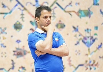 عکس | اهدای لوح بهترین مربی سال ۲۰۲۴ آسیا به مربی ایرانی